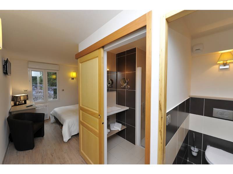 Logis Hotel Restaurant Les 2 Rives - A75, En Bordure De Riviere バナサック エクステリア 写真