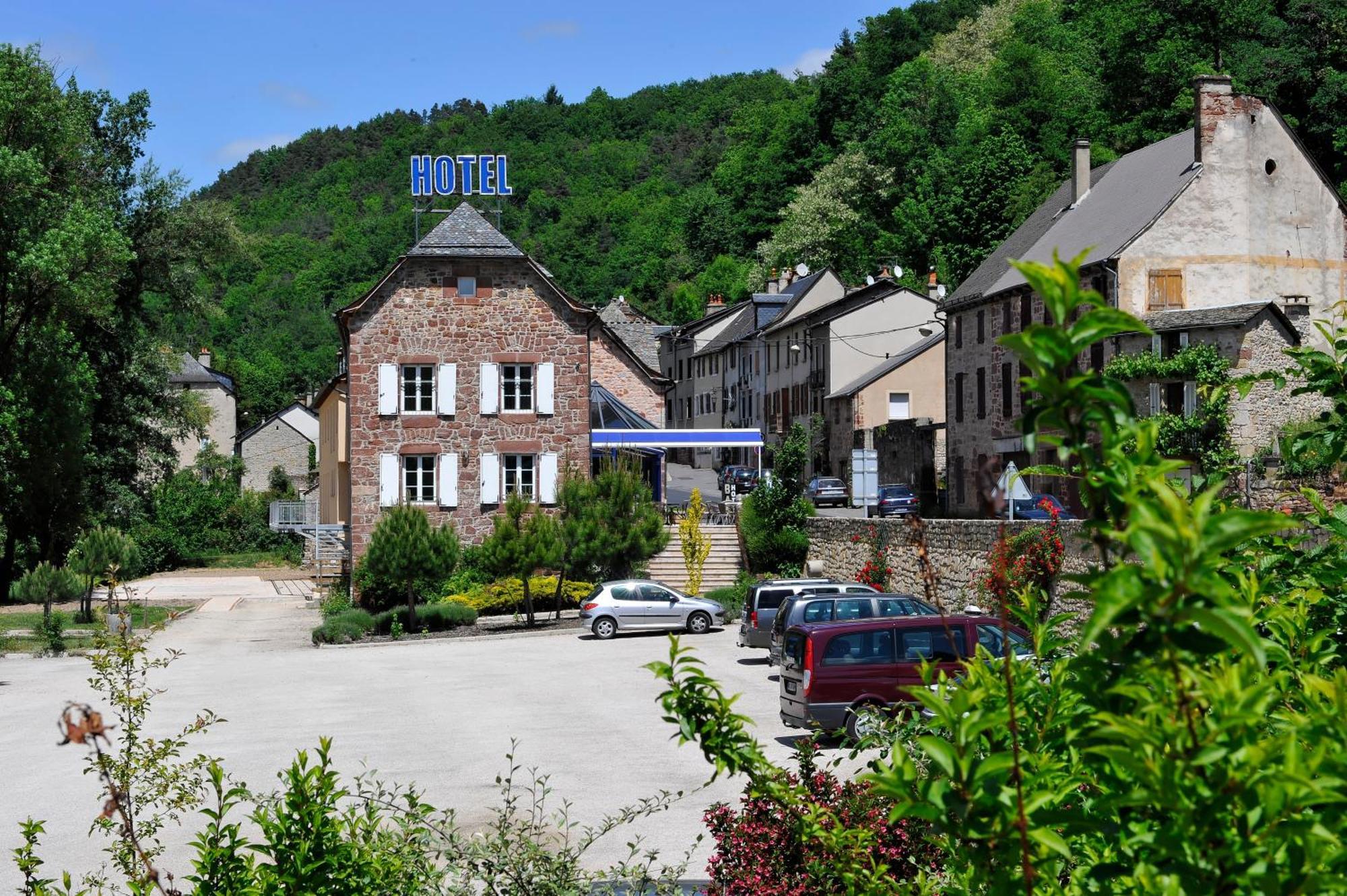 Logis Hotel Restaurant Les 2 Rives - A75, En Bordure De Riviere バナサック エクステリア 写真
