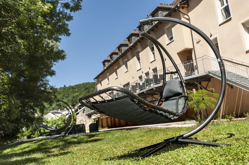 Logis Hotel Restaurant Les 2 Rives - A75, En Bordure De Riviere バナサック エクステリア 写真