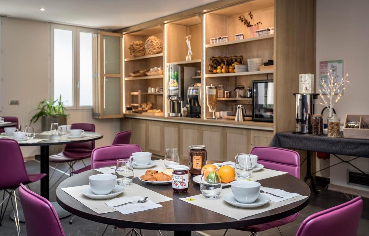 Logis Hotel Restaurant Les 2 Rives - A75, En Bordure De Riviere バナサック エクステリア 写真